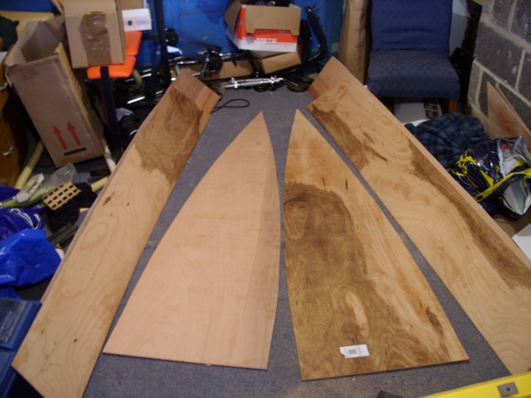 Building a plywood canoe or pirogue