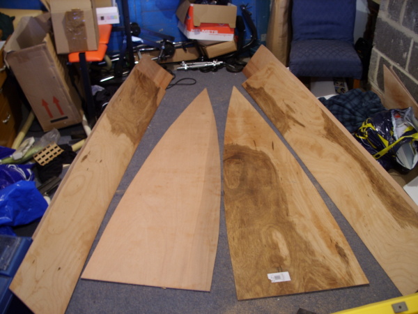 Building a plywood canoe or pirogue